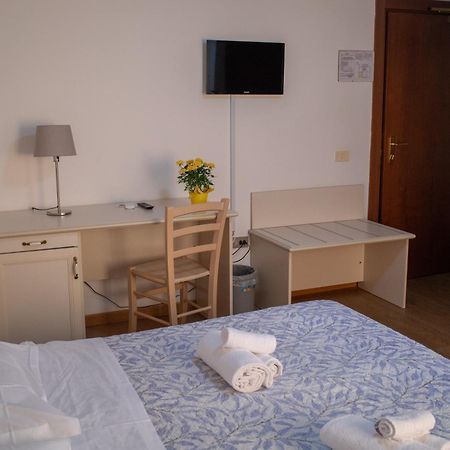 Hotel Ariston ปีออมบีโน ภายนอก รูปภาพ