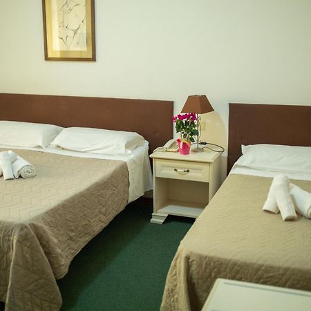 Hotel Ariston ปีออมบีโน ภายนอก รูปภาพ