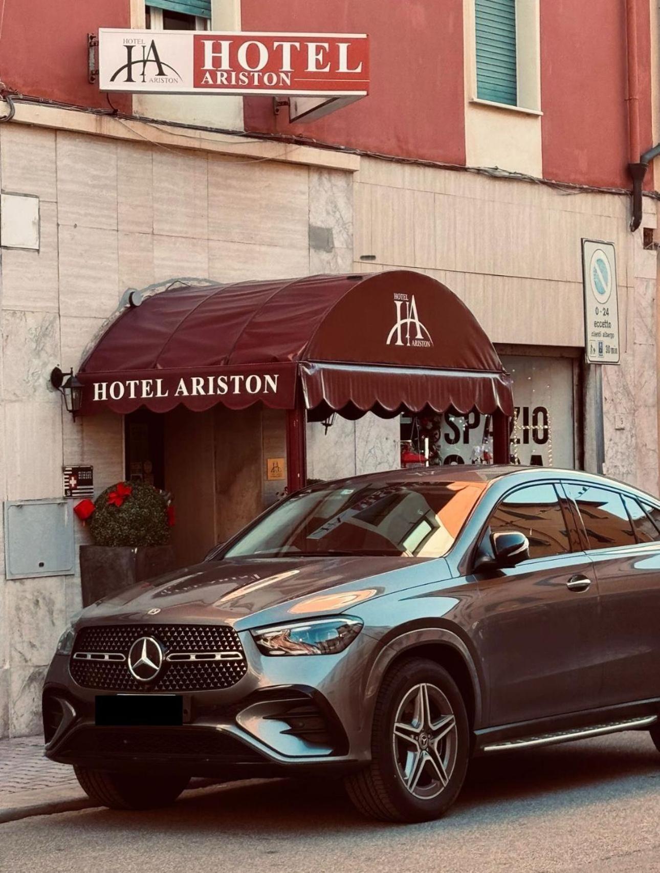 Hotel Ariston ปีออมบีโน ภายนอก รูปภาพ