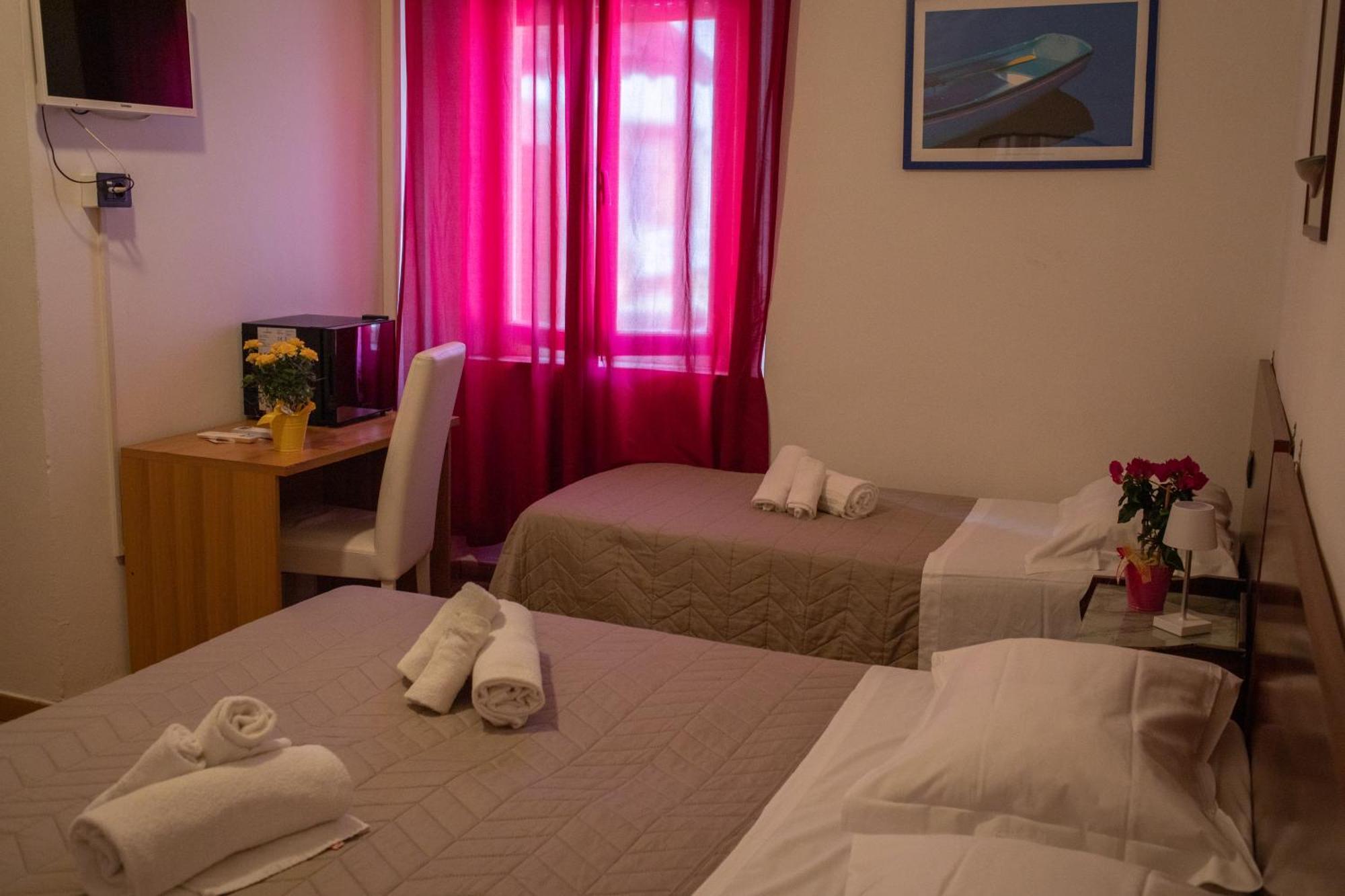 Hotel Ariston ปีออมบีโน ภายนอก รูปภาพ