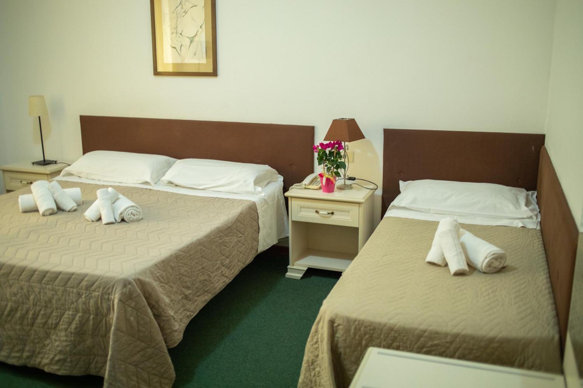 Hotel Ariston ปีออมบีโน ภายนอก รูปภาพ