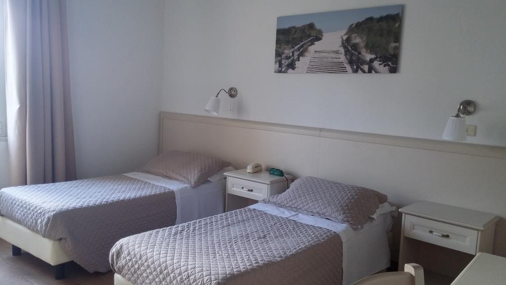 Hotel Ariston ปีออมบีโน ภายนอก รูปภาพ