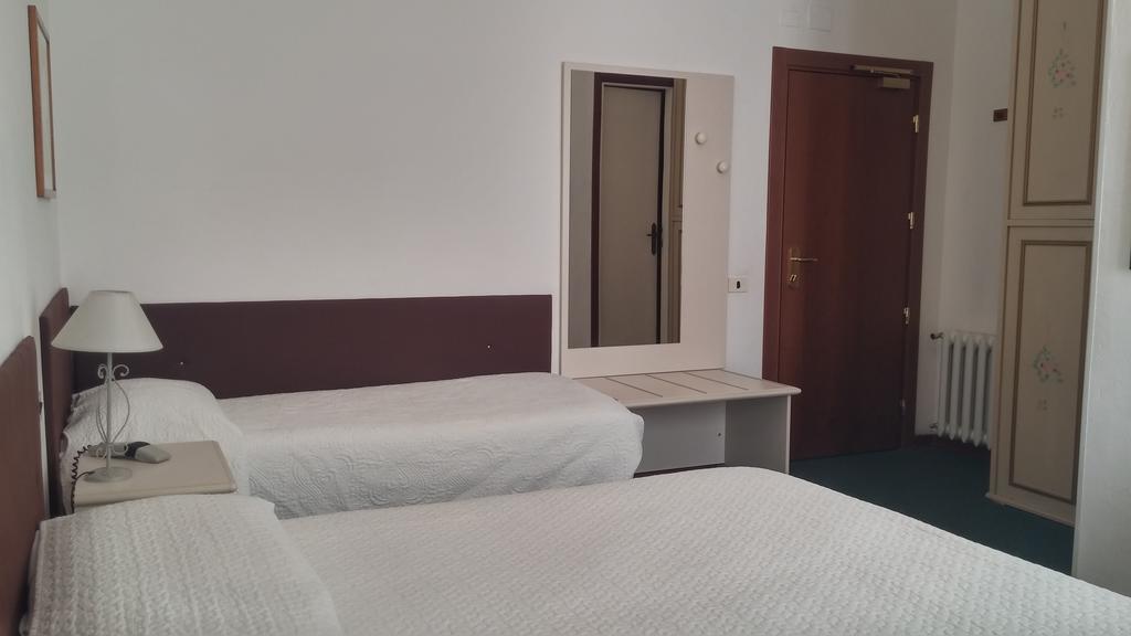 Hotel Ariston ปีออมบีโน ภายนอก รูปภาพ
