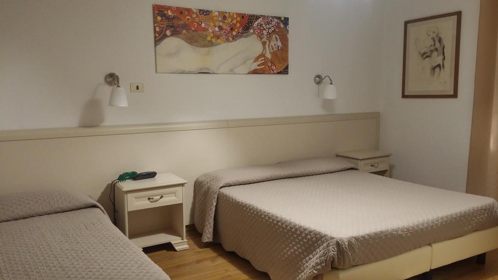 Hotel Ariston ปีออมบีโน ภายนอก รูปภาพ