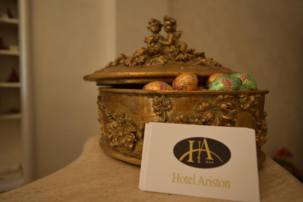 Hotel Ariston ปีออมบีโน ภายนอก รูปภาพ